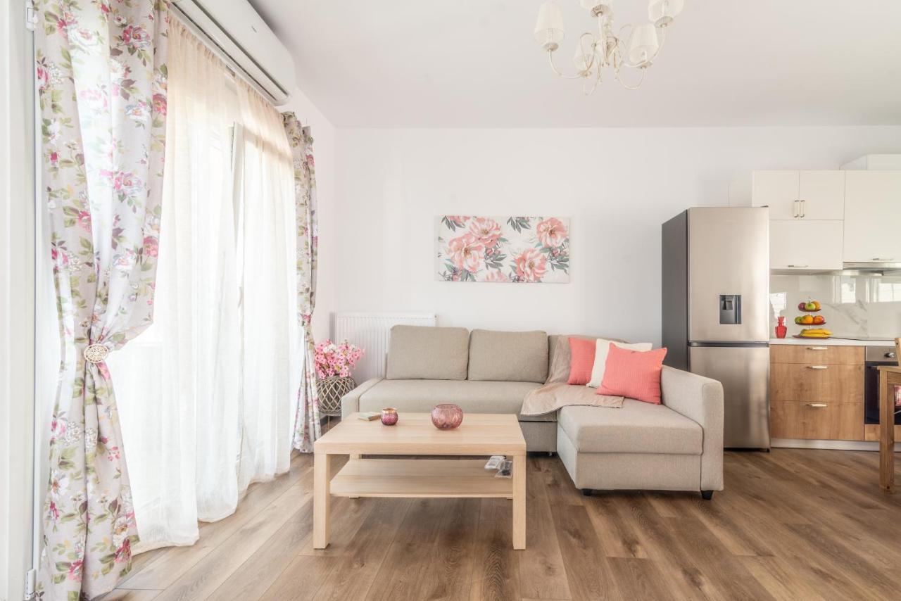 Sophia'S Comfortable Home With A Private Backyard Gazi 외부 사진